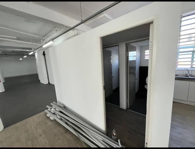 530M² WAREHOUSE TO LET IN PAARDEN EILAND